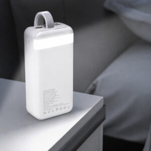 Wozinsky W8-W 30000mAh 30W išorinė baterija 2x USB-A ir USB-C su žibintuvėliu - Balta - Image 5