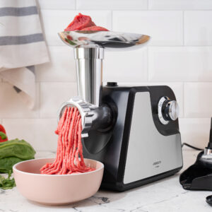 ARDESTO Mėsos malūnėlis, 1700W, našumas 1,6kg/min, 2 pjaustymo plokštelės + priedai dešrelėms, pomidorų sulčiaspaudė, plastikas+metalas, juoda-sidabrinė - Image 5