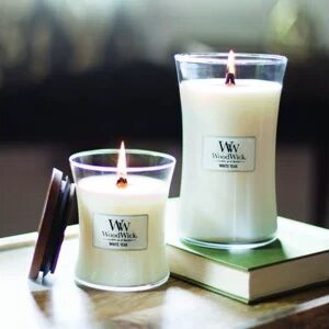 WoodWick White Teak vaško žvakė Cilindras Kedro medienos, Ąžuolo mediena, Ąžuolinė kerpena, Santalas Balta 1 vnt - Image 2