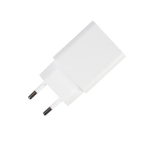 PNI Adventure F75 priekinis žibintuvėlis su 6W LED, 600 lm, pagamintas iš aliuminio, su baterija ir PNI CHG300 maitinimo adapteriu su USB C prievadu, QC3.0, PD3.0, PPS ir USB-A prievadu, 30W - Image 9
