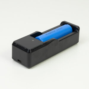 PNI Adventure F300 LED žibintuvėlis, 3 spalvos: balta, raudona, žalia, atstumas 500 m, šviesos srautas 540 lm, 18650 3000mAh baterija komplekte, baterijos įkroviklis komplekte, priartinimo ir šviesos intensyvumo reguliavimo funkcija - Image 7