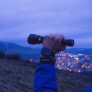 Aliumininis žibintuvėlis PNI Adventure F410, su 10W LED, 700 liumenų, iki 250 m, IP44, USB Type C, komplekte 3000mAh baterijos - Image 13