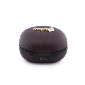 Guess PU Grained Script Metal Logo ENC TWS belaidės ausinės, bordo spalvos - Image 2